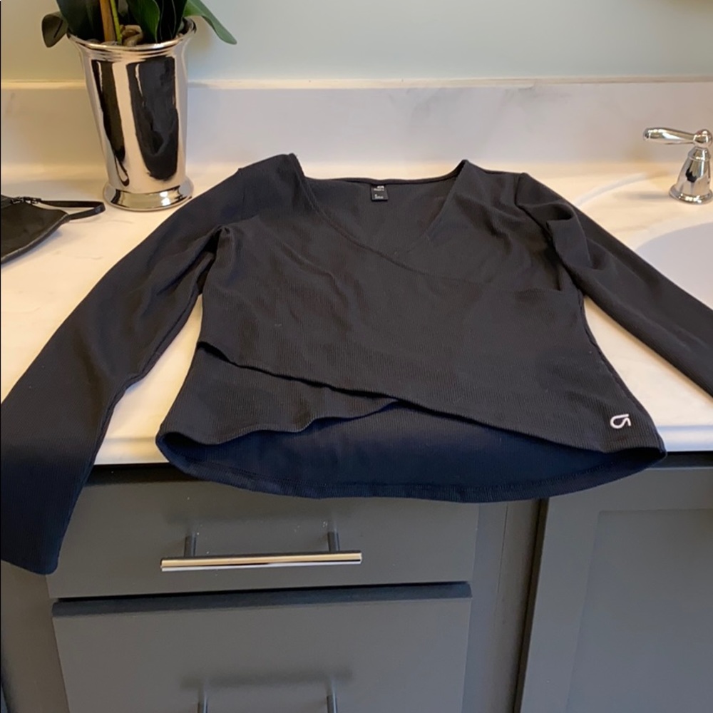 Gap athletic top